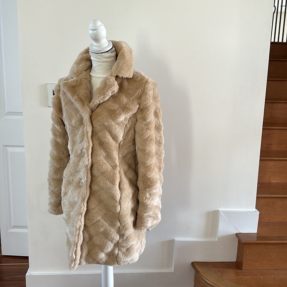 QED LONDON FAUX FUR COST SIZE SMALL - Picture 2 of 10
